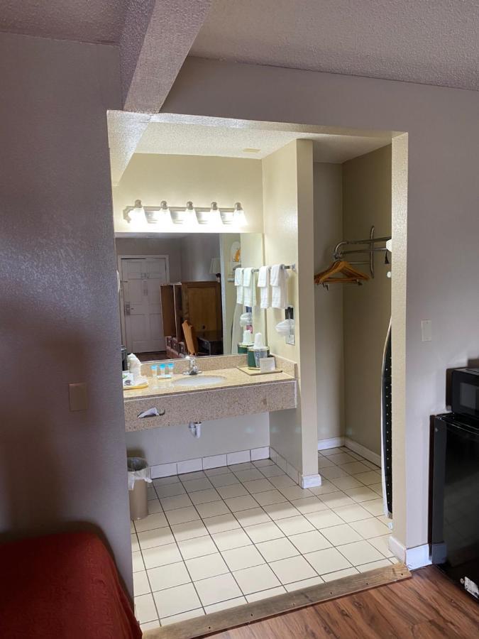 Atlantic Shores Inn And Suites Chincoteague Exteriör bild