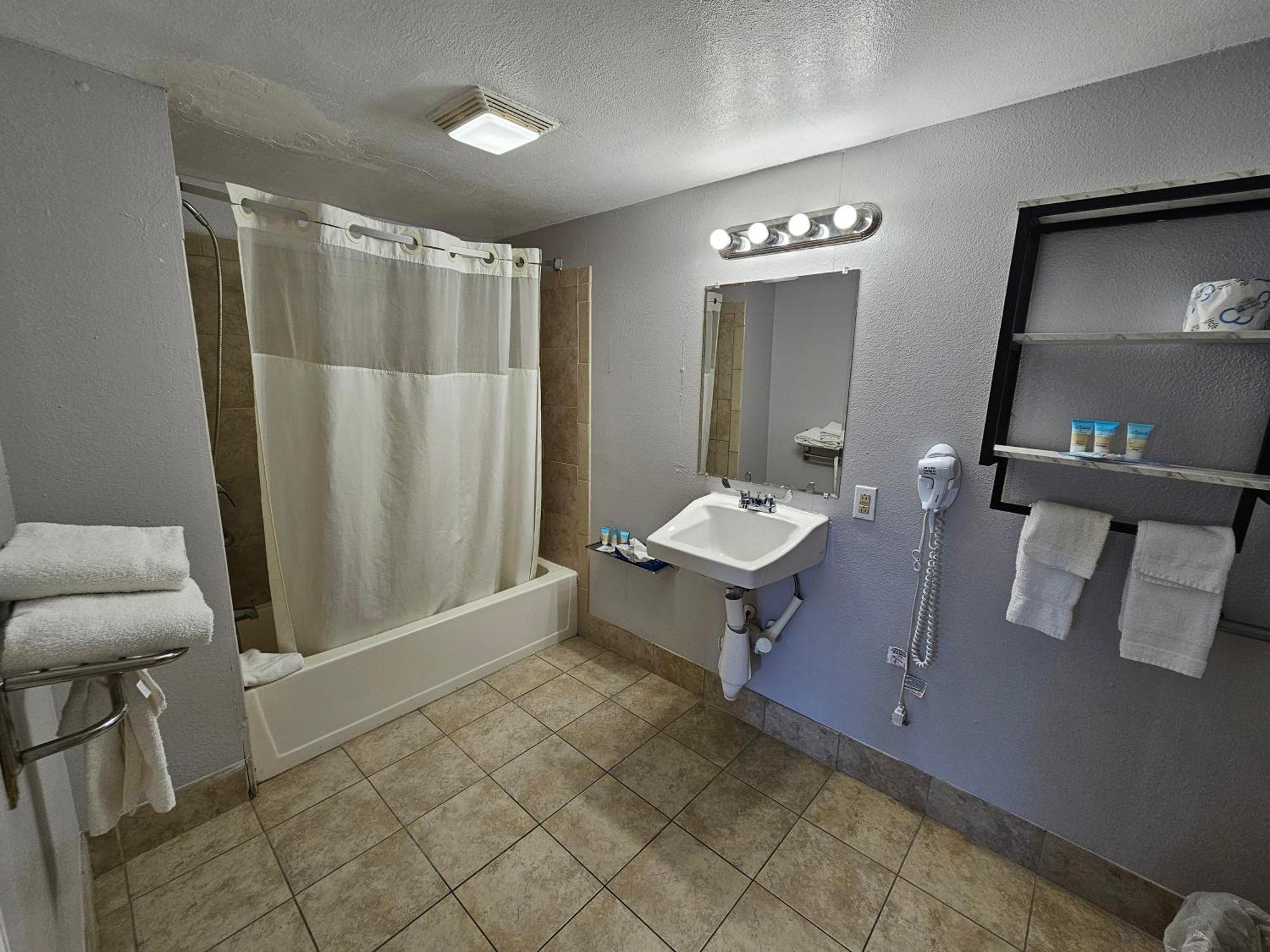 Atlantic Shores Inn And Suites Chincoteague Exteriör bild