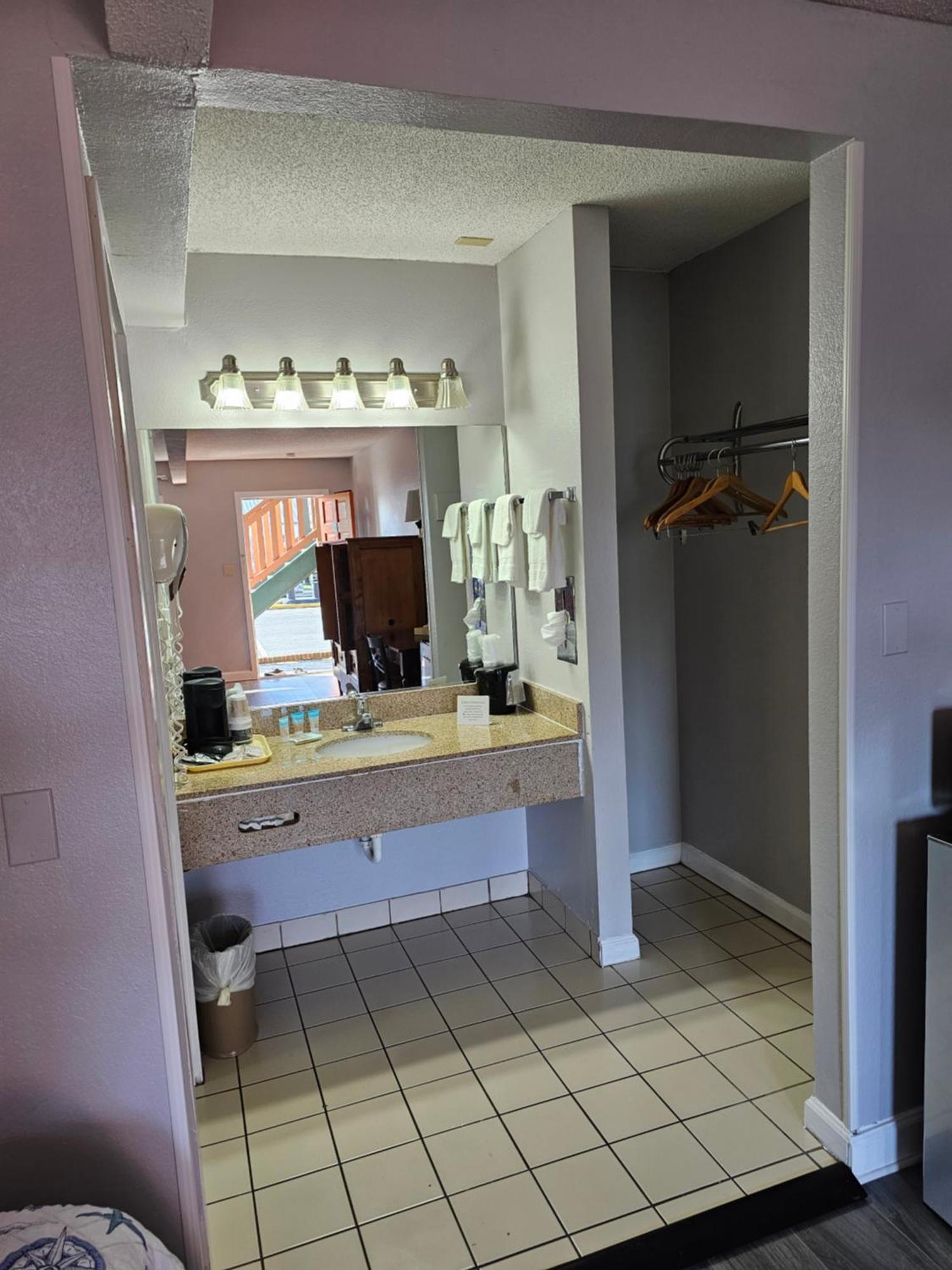 Atlantic Shores Inn And Suites Chincoteague Exteriör bild